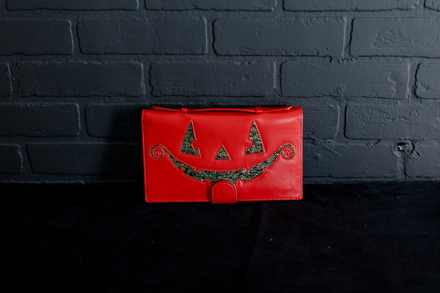 Seasons Screamings Clutch / Wallet