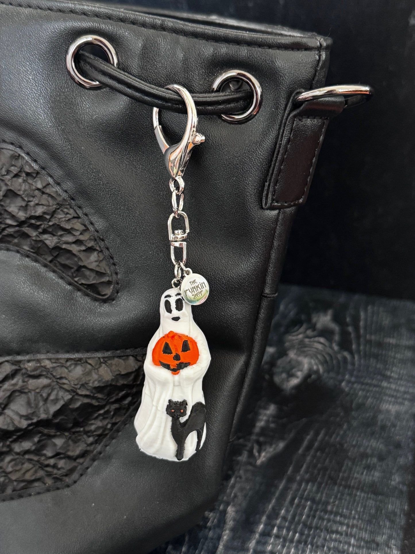 Vintage-Inspired Ghost & Jack-O’-Lantern Keychain with Black Cat