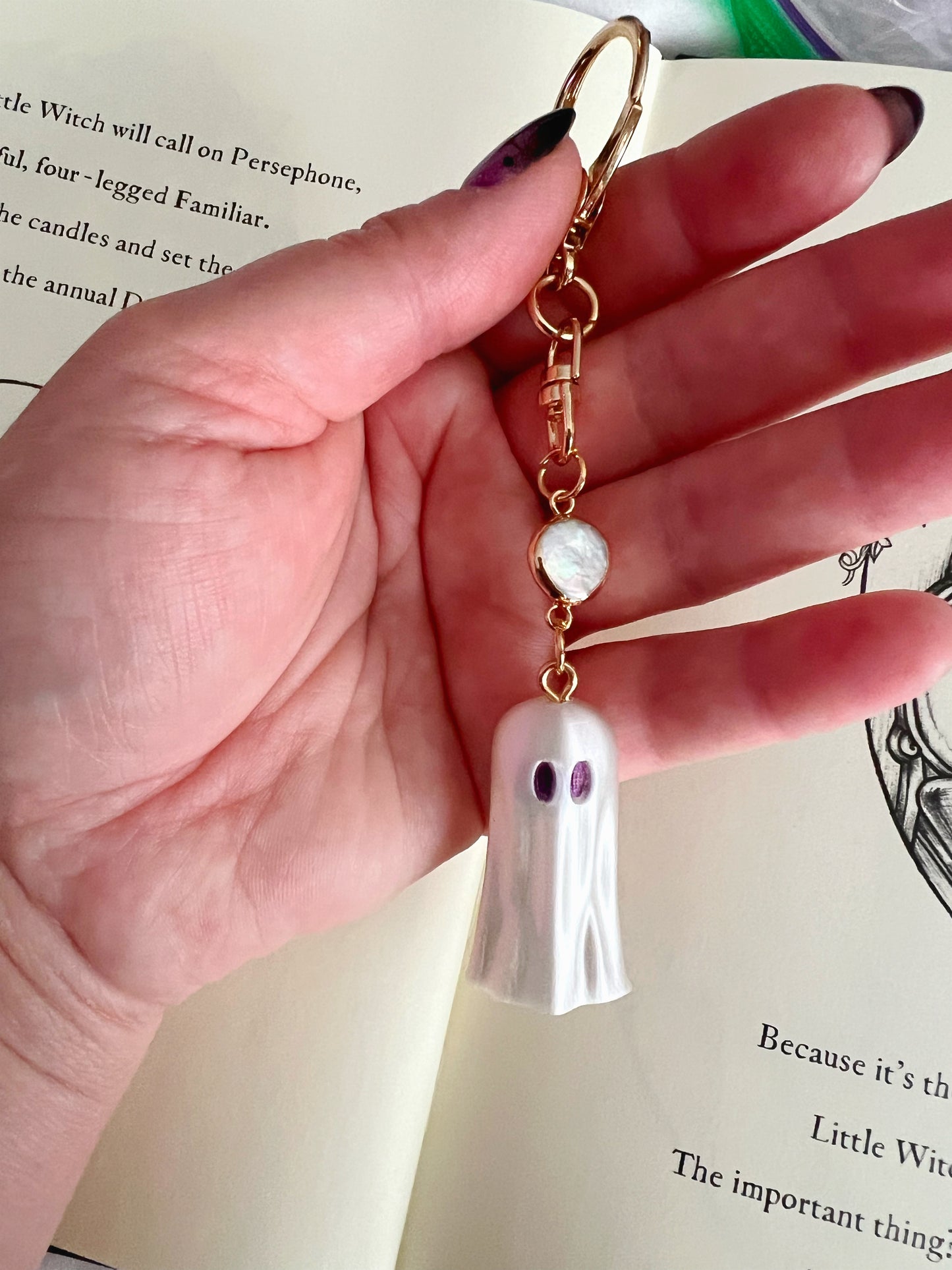 Paranormal Pearl - Ghost Purse Charm/Keychain
