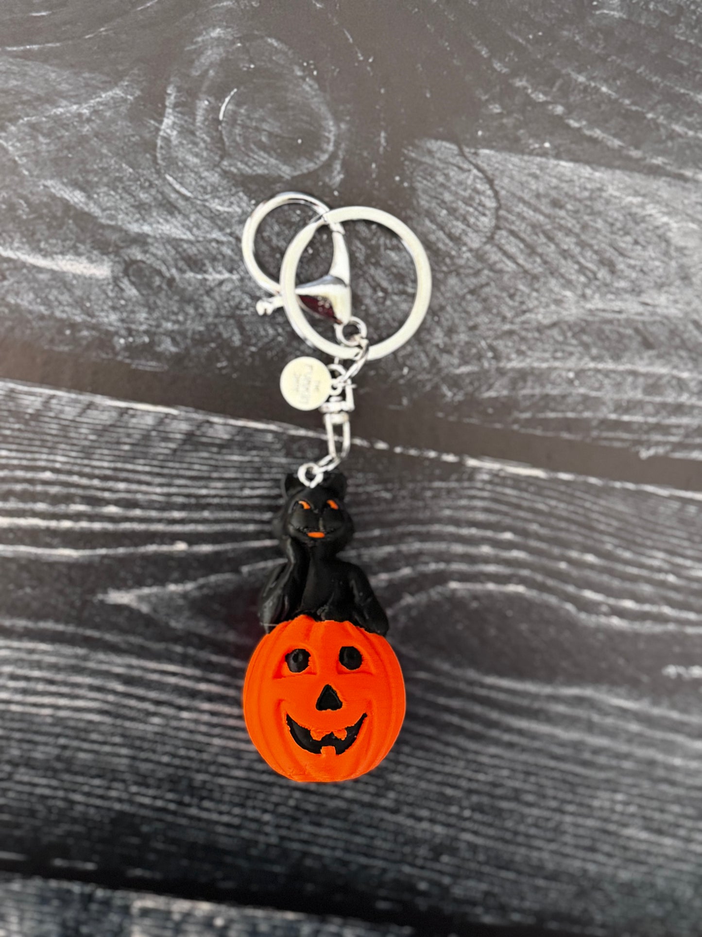 Vintage-Inspired Black Cat on Jack-O’-Lantern Keychain