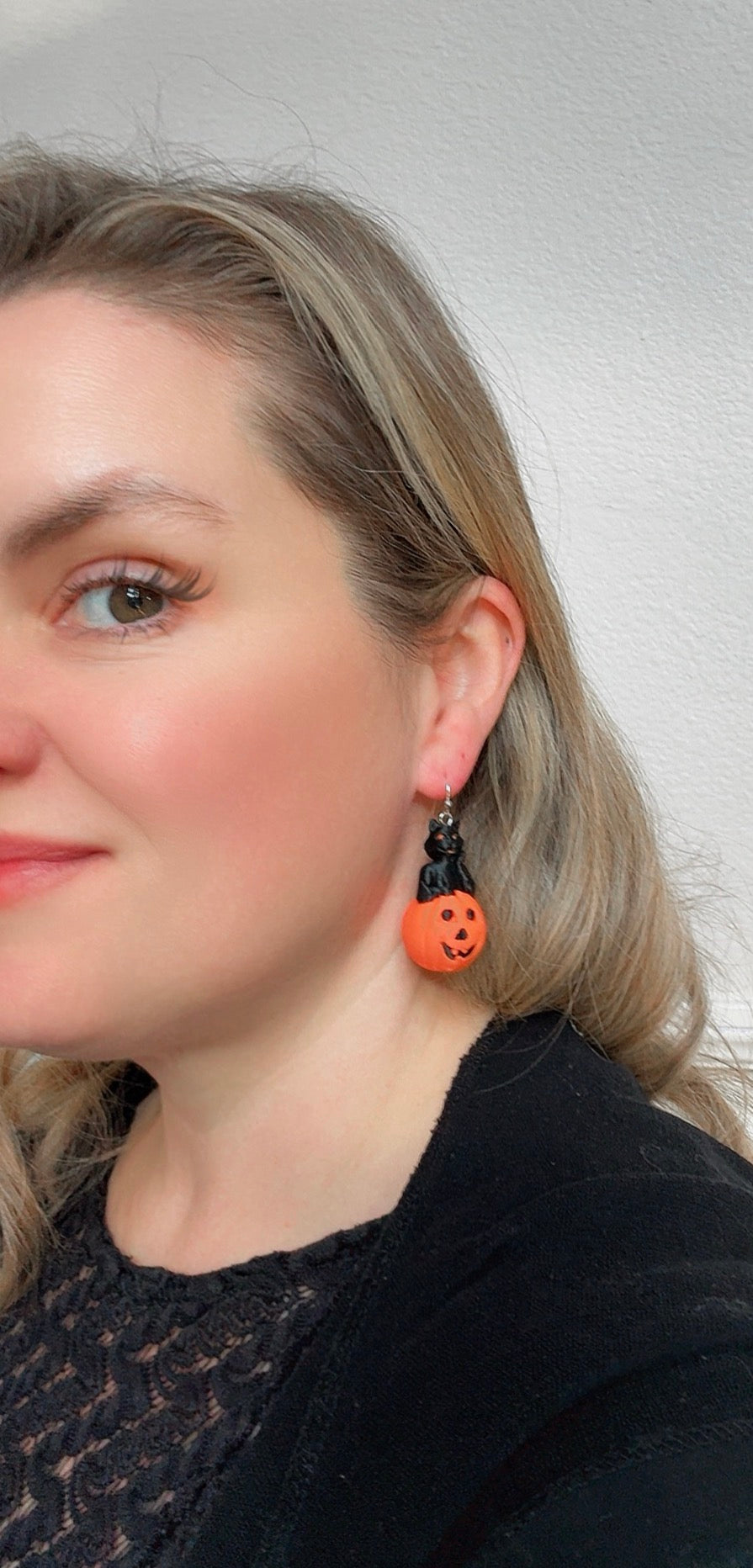 Vintage-Inspired Black Cat on Jack-O’-Lantern Earrings – Retro Halloween