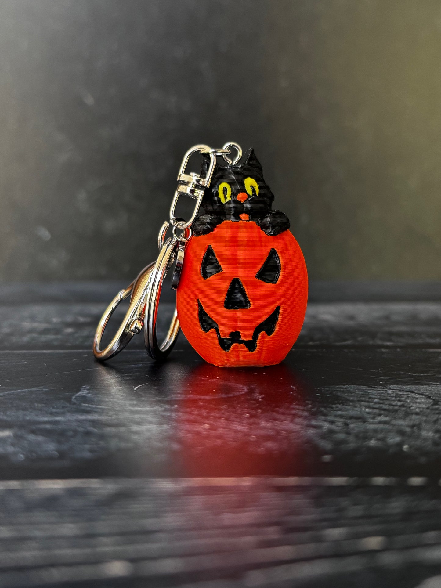 Vintage-Inspired Black Cat Pumpkin Keychain 🎃🐈‍⬛